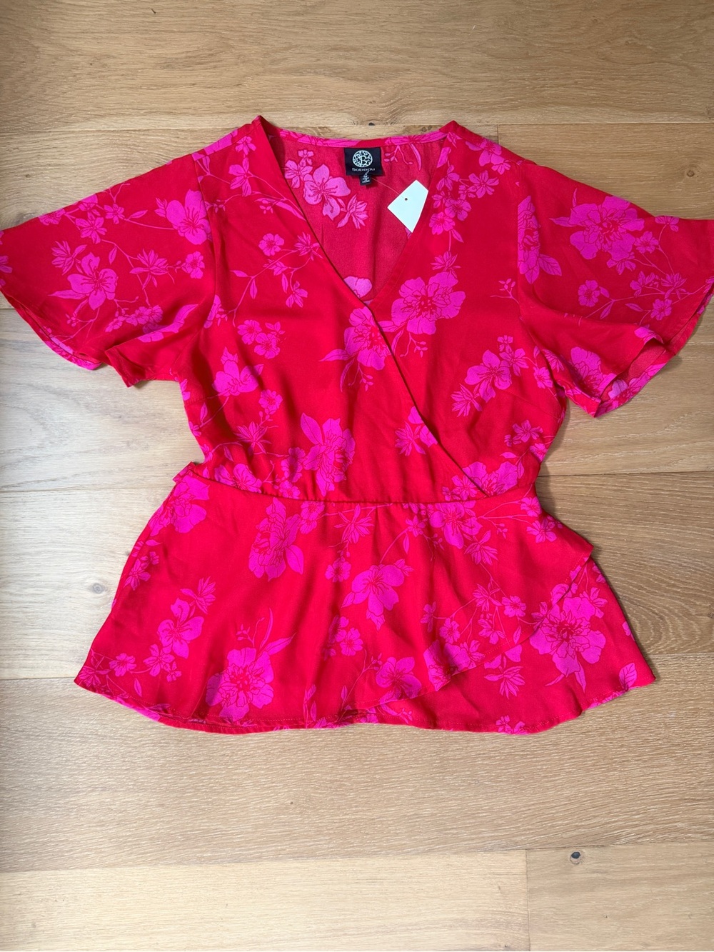 NWT Bobeau Flutter Sleeve Blouse Red Pink Tropical Floral Wrap Peplum Medium